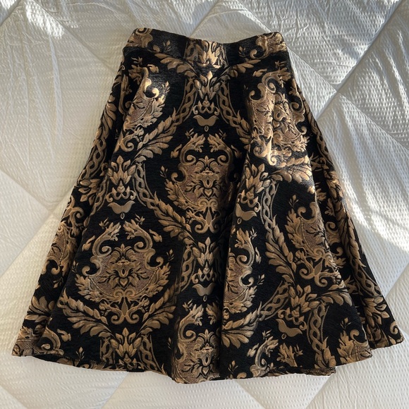 Chicwish - Golden Bouquet Jacquard Midi Skirt - Picture 1 of 1